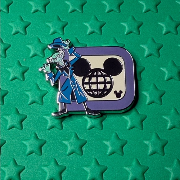 Disney Jewelry - Walt Disney World 2025 Hidden Disney "D" Series Ezra Hitchhiking Ghost pin